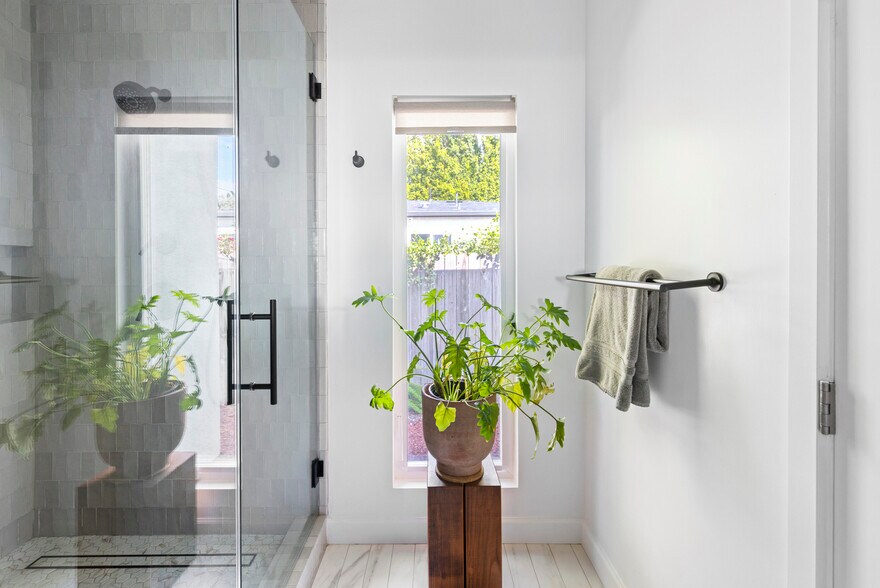 Building Photo - 1772 S Orange Grove Ave