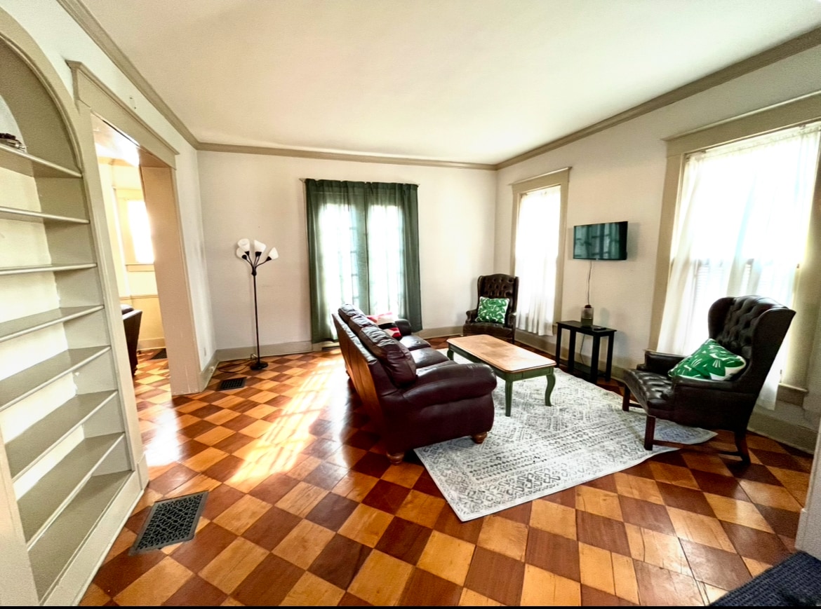 Building Photo - 124 E 32nd St