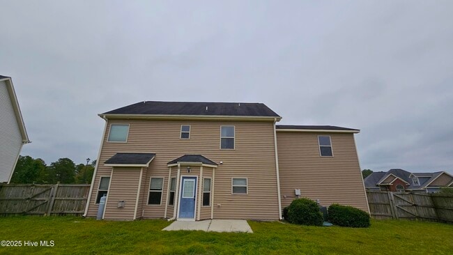 Building Photo - 302 SW Plantation Dr