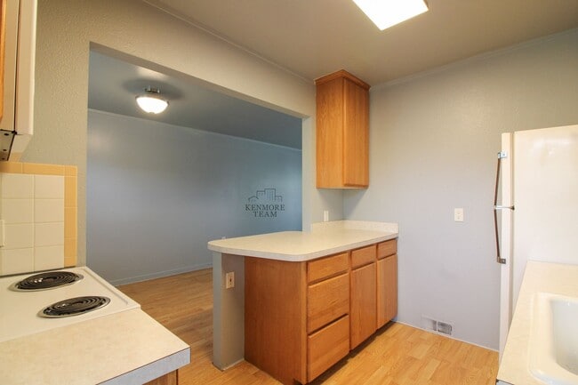 Building Photo - RENT SPECIAL: 2 Bed/1 Bath Duplex in Central Richland