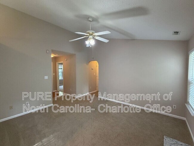 Building Photo - 3385 Hunting Wood Ct