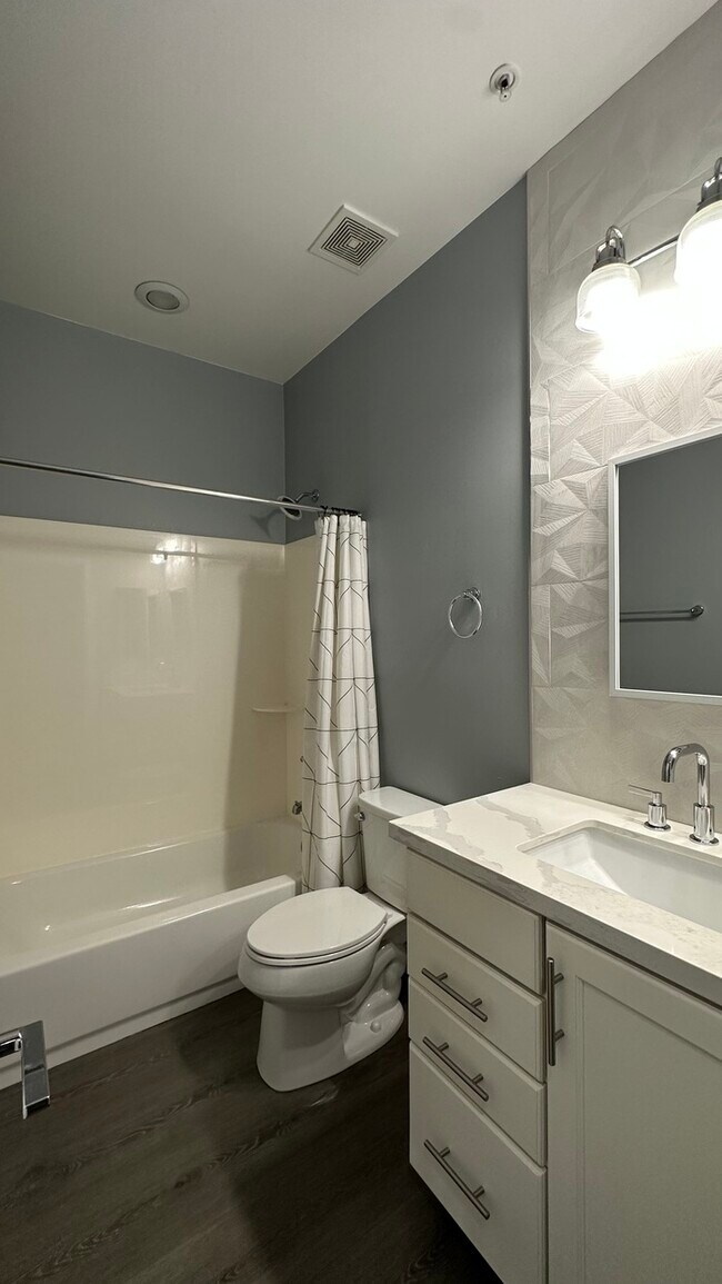 Building Photo - 3/2.5 Condo in Gated Complex