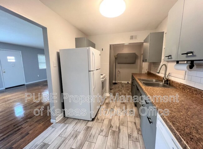 Building Photo - 1301 SW Belle Ave