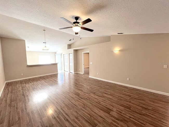 Building Photo - 4 Eton Ln