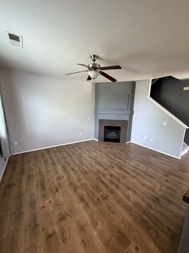 Building Photo - "Spacious 2-Bed Condo with 2.5 Baths in Aurora – Your Dream Home Awaits
