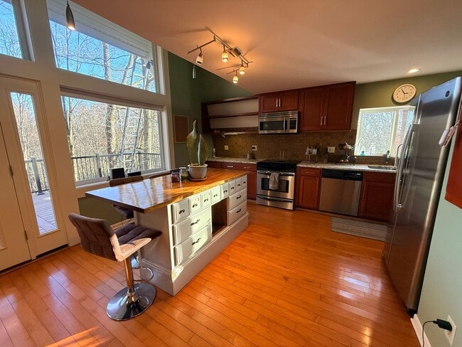 Building Photo - 3 Bed 2.5 Bath Home for Rent, 3.25 Wooded Acres, Oconomowoc Area Schools