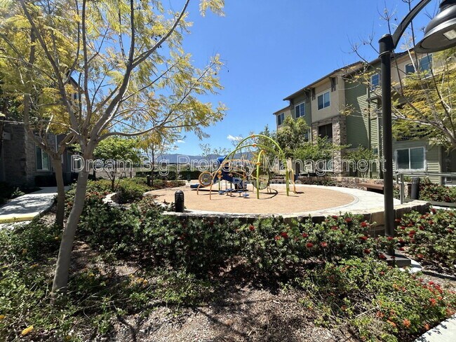 Building Photo - 609 Savi Dr
