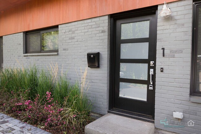 Building Photo - 2425 SE Monroe St