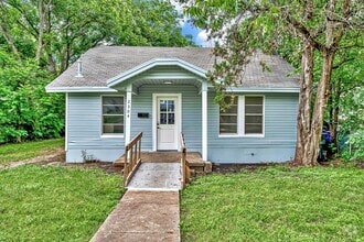 Building Photo - Newly remodeled 3 bedroom/2 baths coming s...