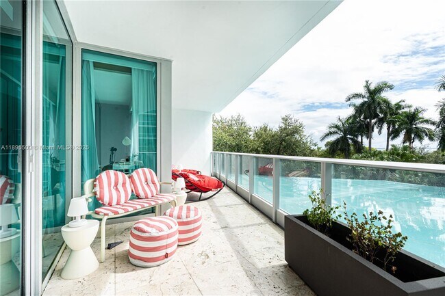 Building Photo - 2627 S Bayshore Dr