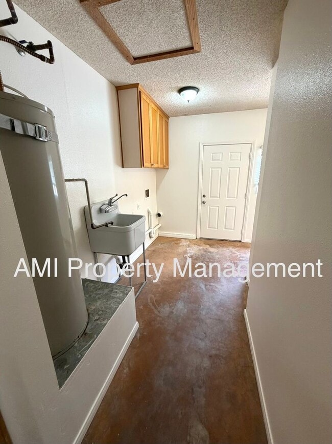 Building Photo - 2065 Eula Ln
