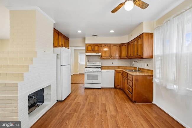 Building Photo - 6621 Edsall Rd