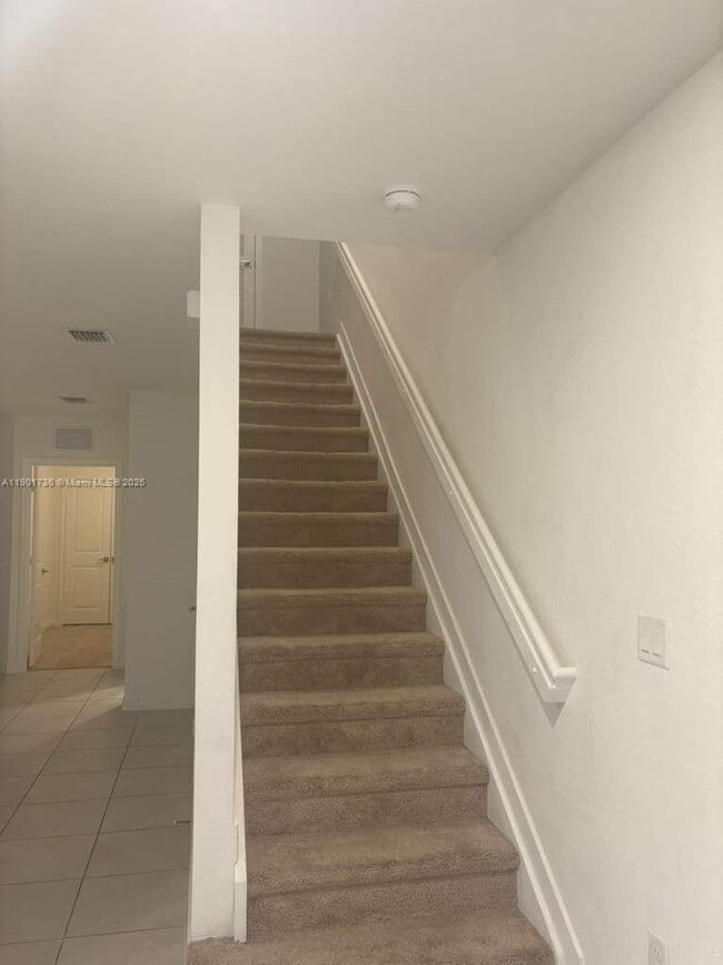 Building Photo - 449 NE 5th Ln