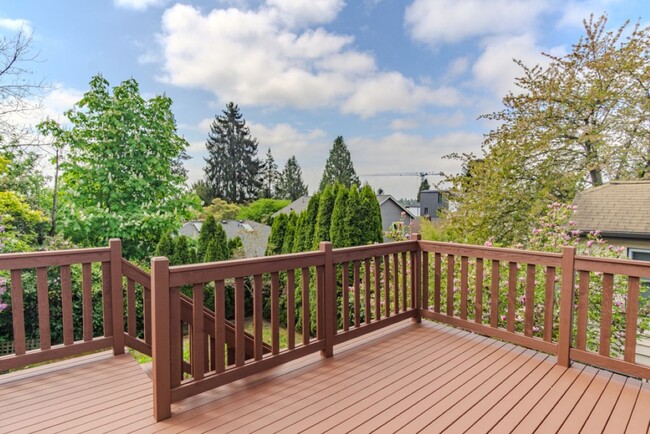 Building Photo - 3Bd/1.75Ba Seattle House
