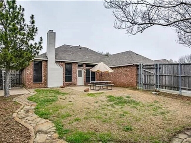 Building Photo - 8401 Greenfield Dr