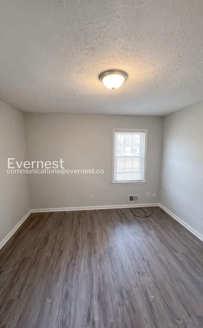 Building Photo - 2690 Lake Harbin Rd