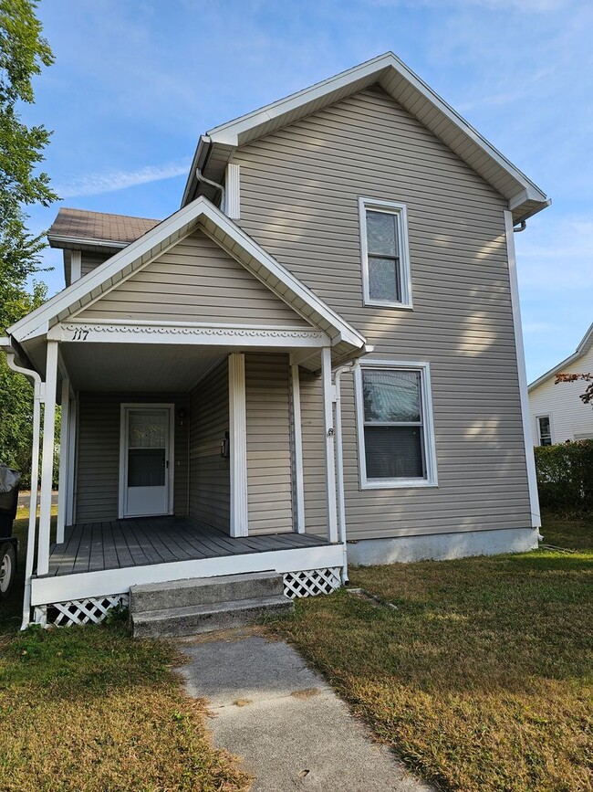 Building Photo - Large Home in Heart of BG