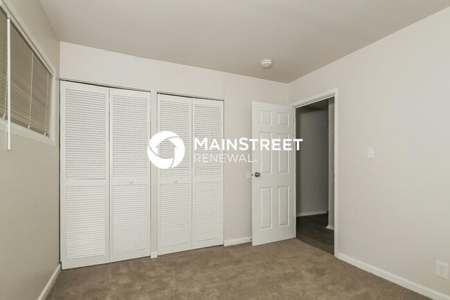 Building Photo - 3 Bedroom Pet-Friendly Home in Indianapolis, IN with Main Street Renewal