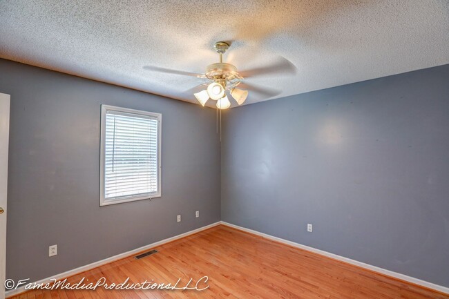 Building Photo - 2 Bdrm / 2 Bath, Condo - North Johnson City