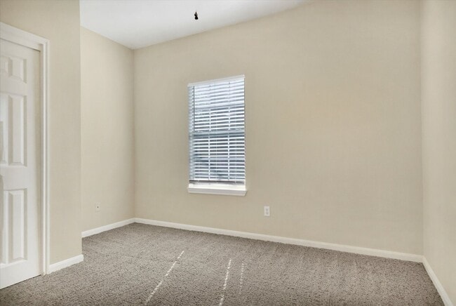 Building Photo - 305 Rawhide Loop