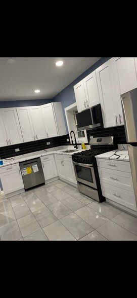 Primary Photo - 2326 N Harding Ave