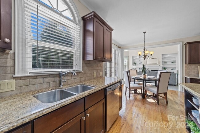 Building Photo - 9440 Wallace Pond Dr