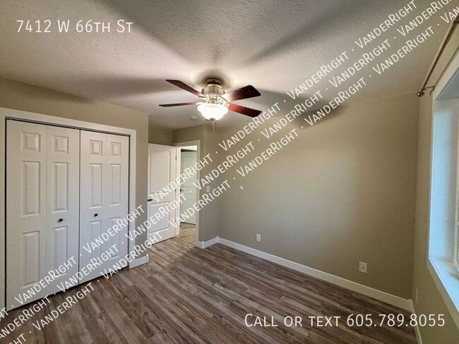 Building Photo - 7412 W 66th St