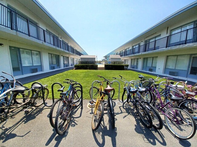 Building Photo - 3501 Boardwalk