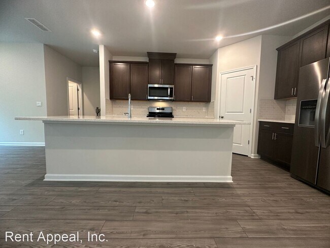 Building Photo - 3 br, 2.5 bath House - 270 Timberland Avenue
