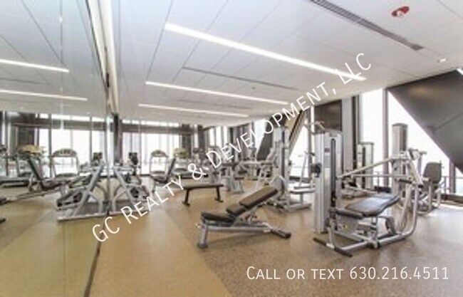 Building Photo - 175 E Delaware Pl