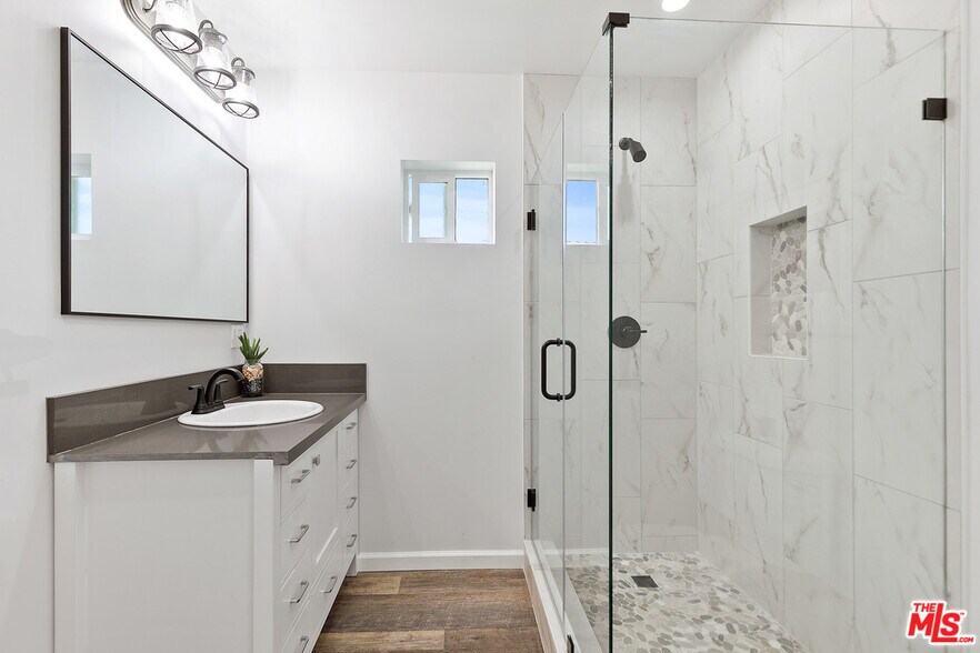 Bathroom - 4919 W 136th St