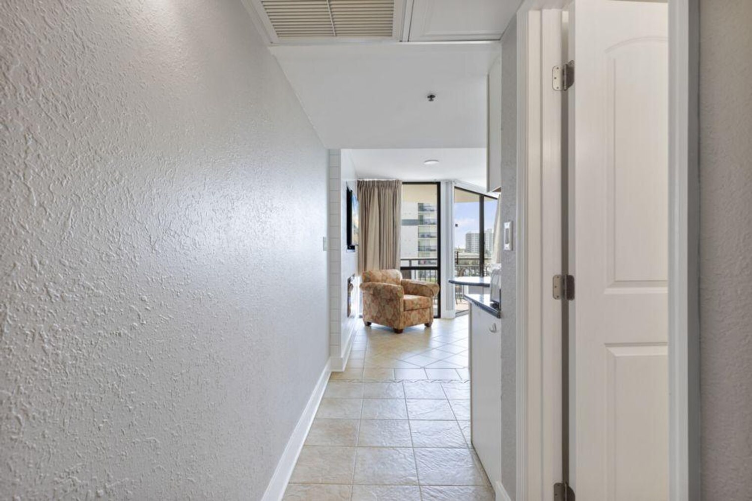 Building Photo - 2310 N Ocean Blvd