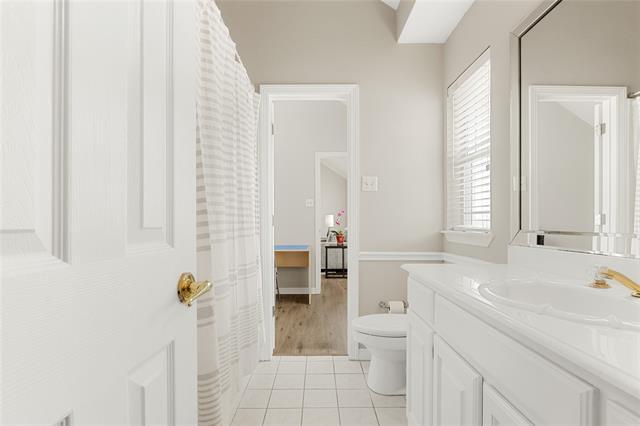 Building Photo - 118 W Greenbriar Ln