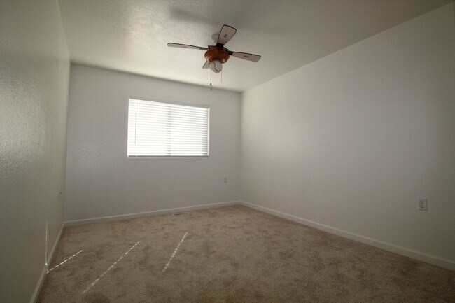 Building Photo - Great Home in West Greeley