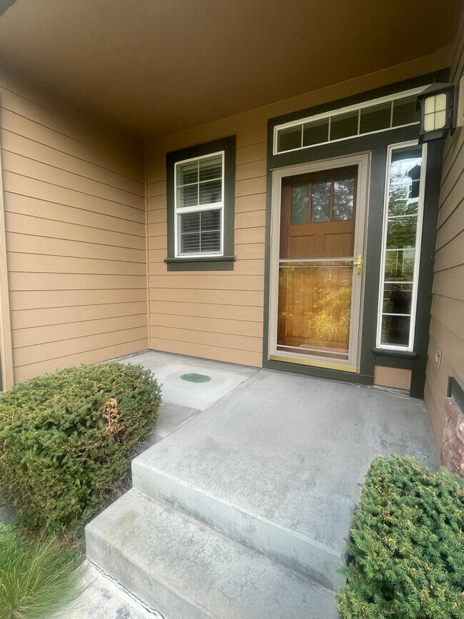 Building Photo - 2 Story Townhouse in Bend