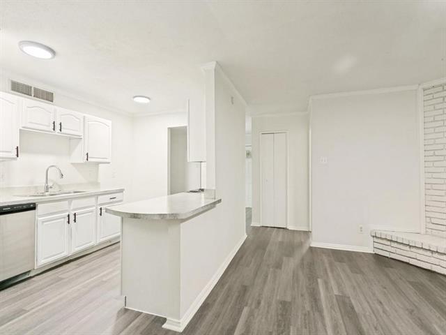Building Photo - 905 Hawthorne Dr