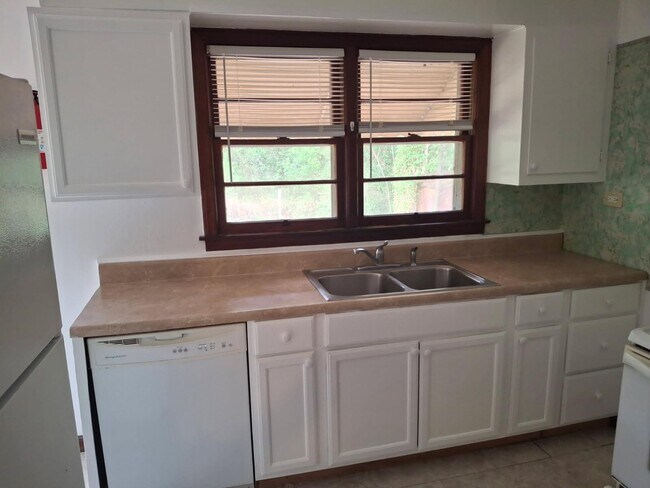 Building Photo - 287 Myrtle St