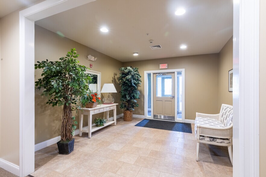 Building Photo - 4 Harvest Dr