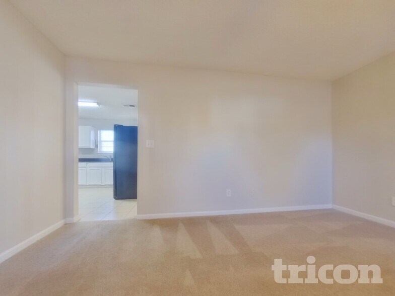 Building Photo - 4600 White Rd