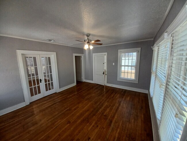 Building Photo - 214 Funston Pl