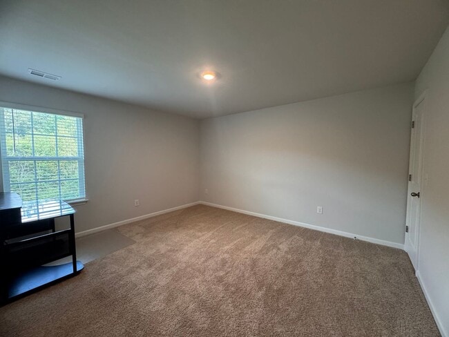 Building Photo - Beautiful 4BR 2.5BA Home in Trinity