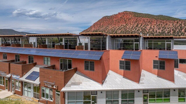 Building Photo - Contemporary 2 bed, 2.5 bath condo in Carbondale w/ stellar Mt. Sopris views