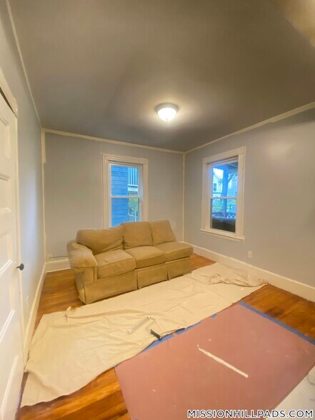 Building Photo - 10 Bucknam St