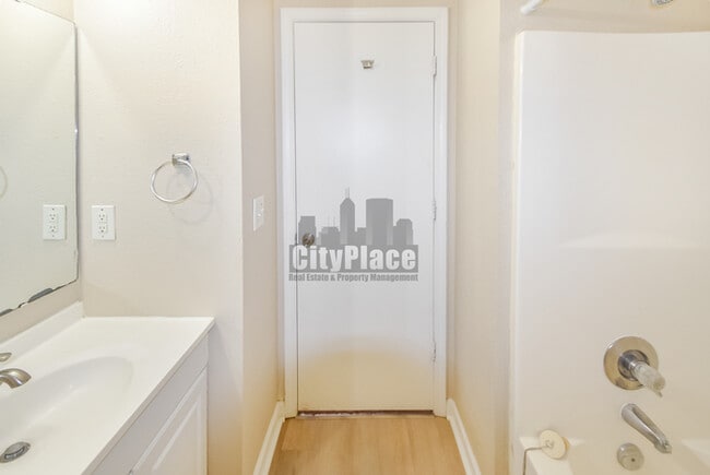 Building Photo - 11324 Roundwood Ct