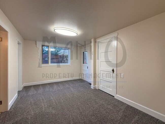 Building Photo - 1214 W 9th Ave