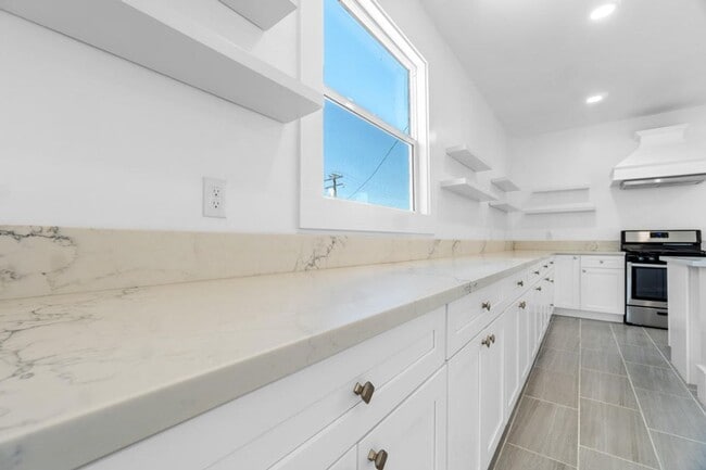 Building Photo - 1019 N Main St