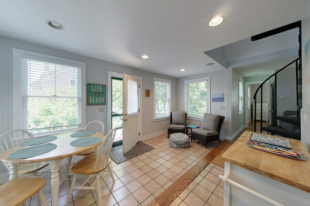 Building Photo - 25 Warren Ave