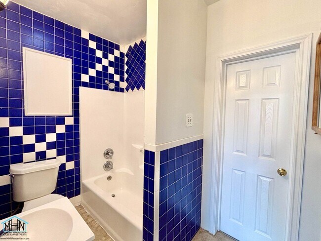 Building Photo - Cozy and Bright 3bedroom/1bath Vintage cha...