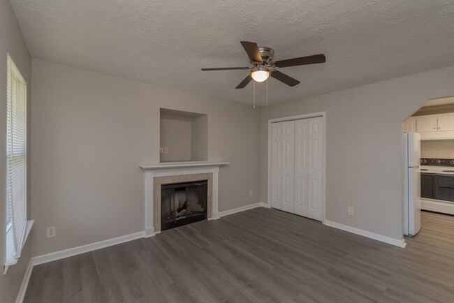 Building Photo - $1,395 - 3 bed/2 bath house for rent, fully renovated!