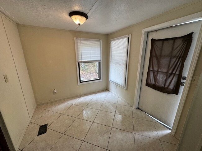 Building Photo - Private 3/2.5 Home with bonus room- $1,595